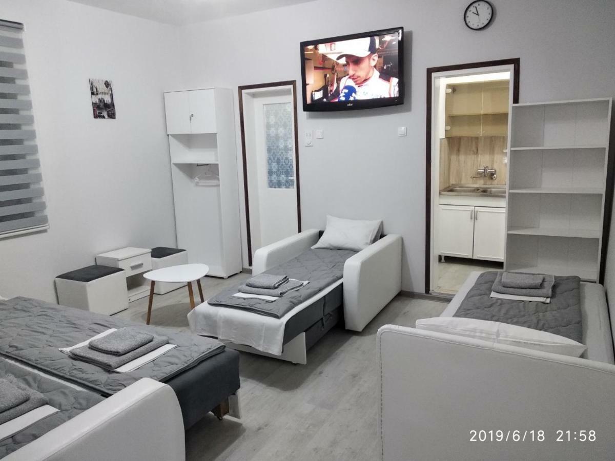 Apartmani Pinokio Ni Eksteriør bilde