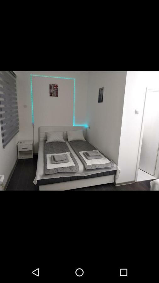 Apartmani Pinokio Ni Eksteriør bilde